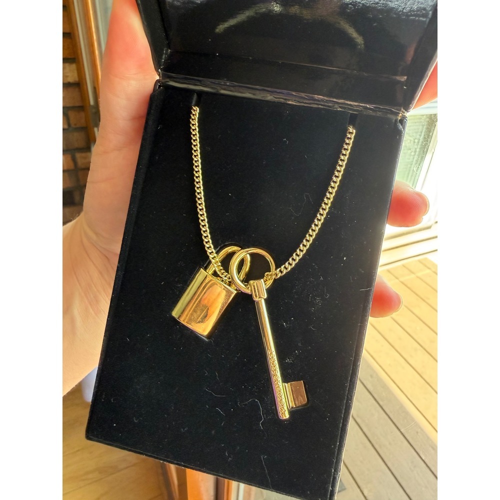 Victorias Secret Scandalous Gold Tone Lock and Key Pendant Necklace NIB